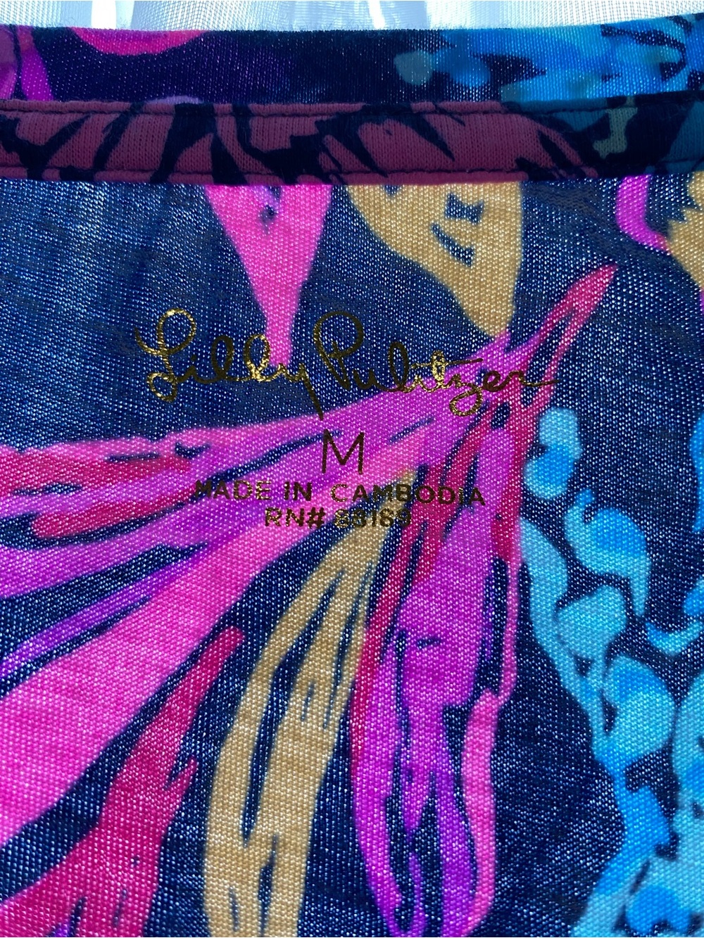 Lilly Pulitzer V-Neck Short Sleeve Top in Hot Pink & Navy Floral M - Picture 3 of 5